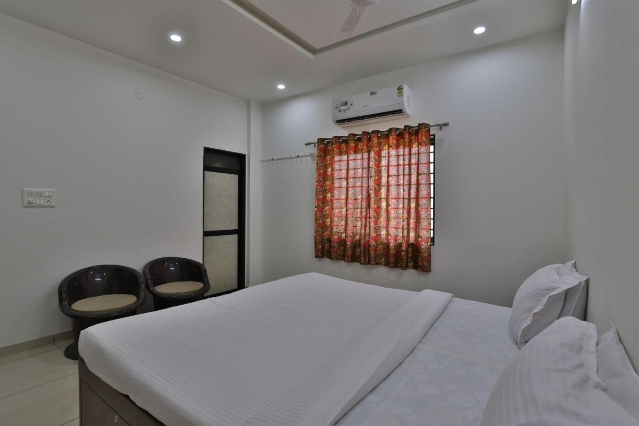 Spot On 38154 Shakti Hostel & Hotel Bhuj Exterior photo